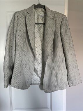 Garfield & Marks Textured Cream & Black Blazer with Notch Lapel